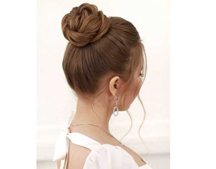 شینیون گوجه‌ای بالا (Top Knot)